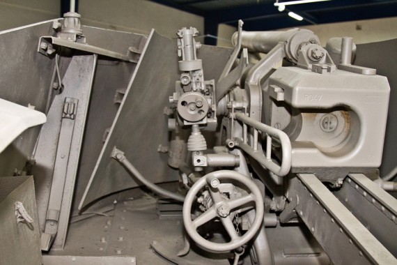 САУ Wespe (Оса). Вид внутри боевого отделения. Mus&eacute;e des Blind&eacute;s