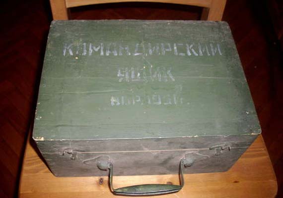 Внутри командирского ящика КЯ-51 образца 1951 года Внутри командирского ящика КЯ-51 образца 1951 года